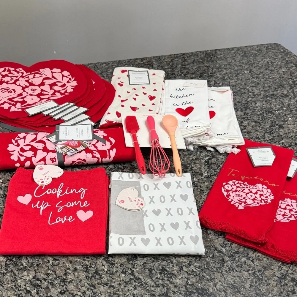 Threshold Valentine’s Day kitchen towels Apron placemats and runner bundle NWT